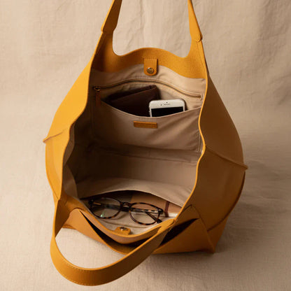 Dana | Classic Vintage Tote Bag — Alfa Empire, view 3